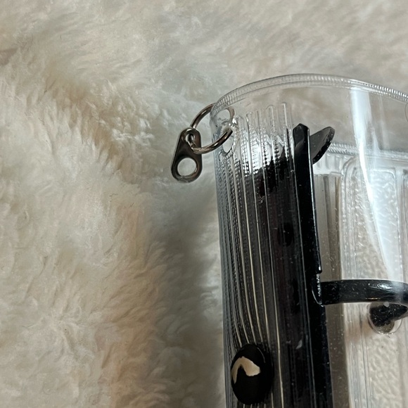 Personal A6 Clear PVC Binder. 20mm 6 Black Round Rings. Snap Button Closure. - Picture 4 of 7